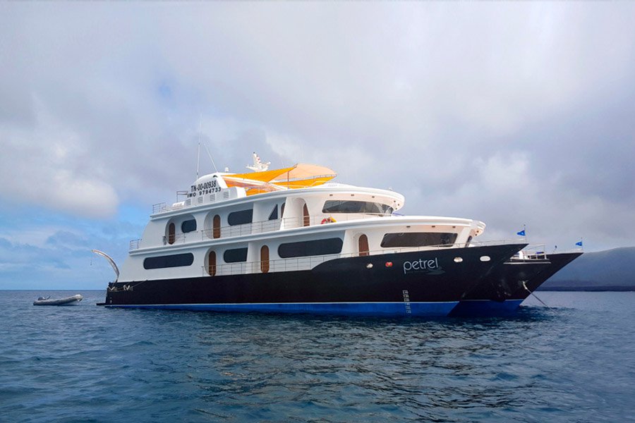 Petrel Catamaran, Galapagos