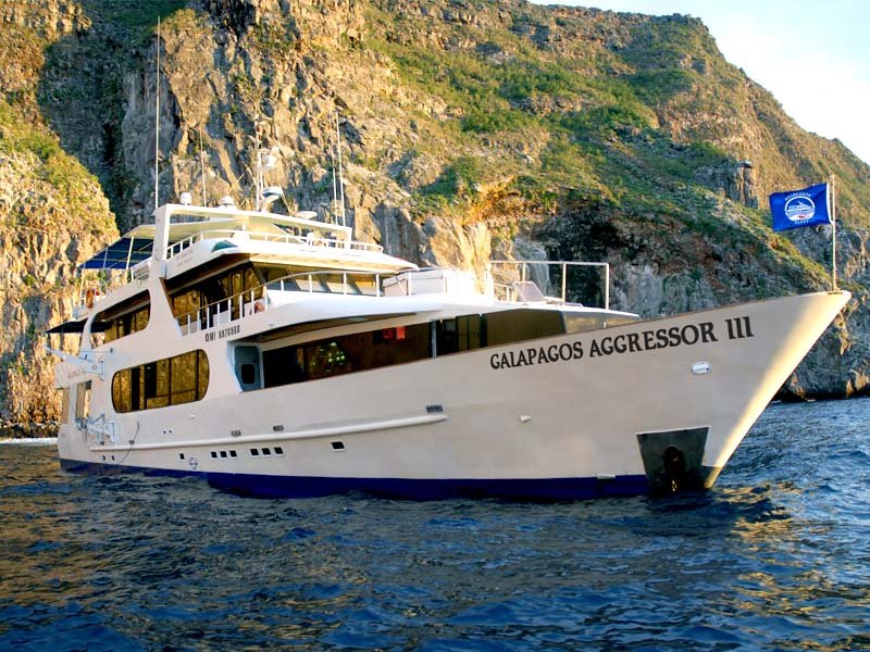Galapagos Aggressor III Yacht, DIVING