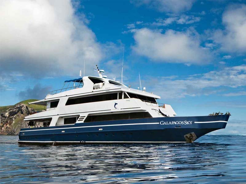 Galapagos Sky Yacht,  DIVING